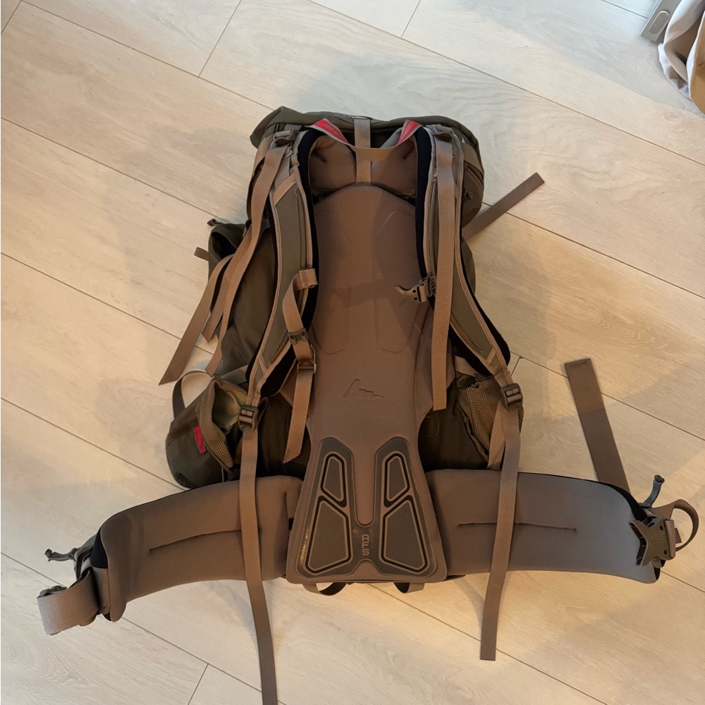 Gregory Deva 60l Backpack - Picture 2 of 4